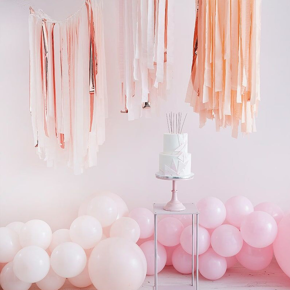 http://www.partypacks.co.uk/cdn/shop/products/MIX-456BLUSHCEILINGSTREAMERS.jpg?v=1618569752